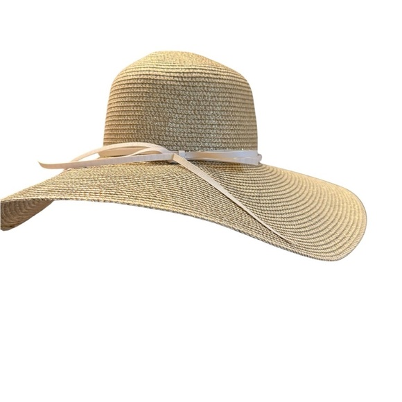 Elegant Tan Wide-Brimmed Sun Hat with Golden Hints - Picture 6 of 10